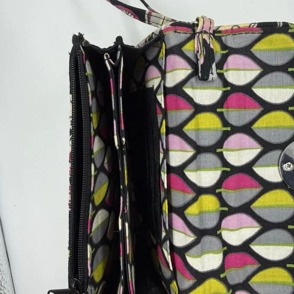 Vera Bradley Wallet Black Pink Turnlock Moon Blooms Quilted Zip Around